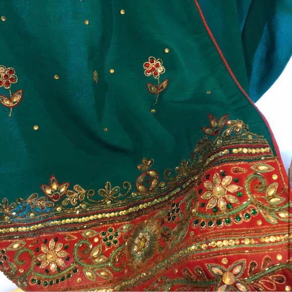 Worn once like new condition 3 peace’s Indian Sarees💐 - Picture 8 of 16